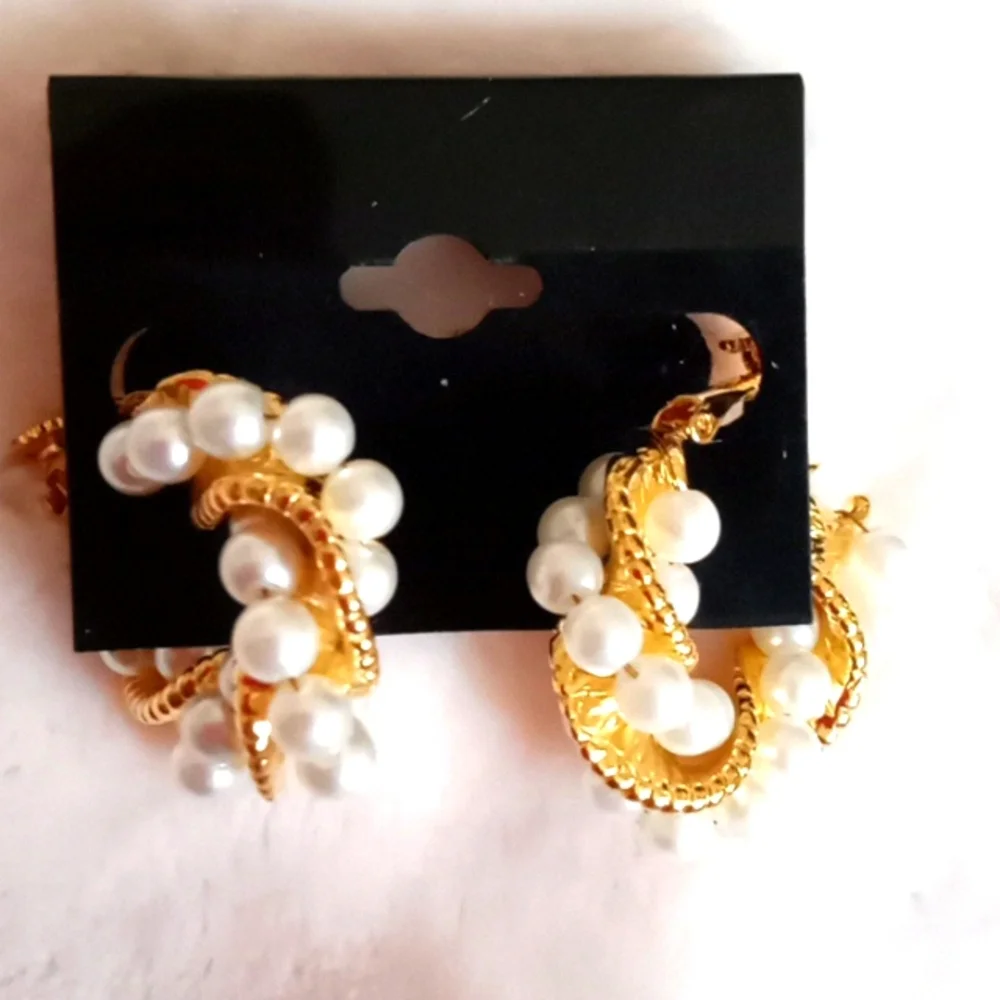FAUX PEARL AND GOLD TONE METAL NON PIERCED HOOP EARRINGS - Picture 1 of 4